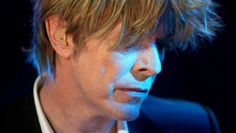David Bowie beim Montreux Jazz Festival 2002. David Bowie beim Montreux Jazz Festival 2002.