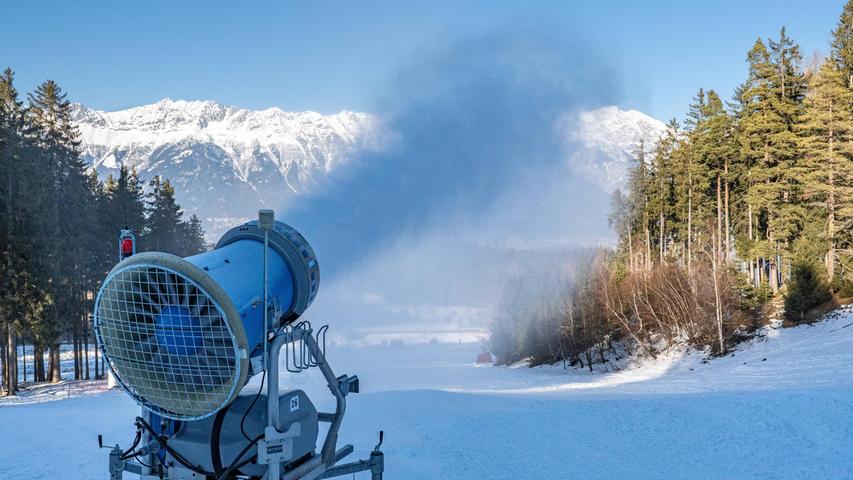 Kein Kunstschnee in Skigebieten? Bund Naturschutz fordert Verzicht von Schneekanonen