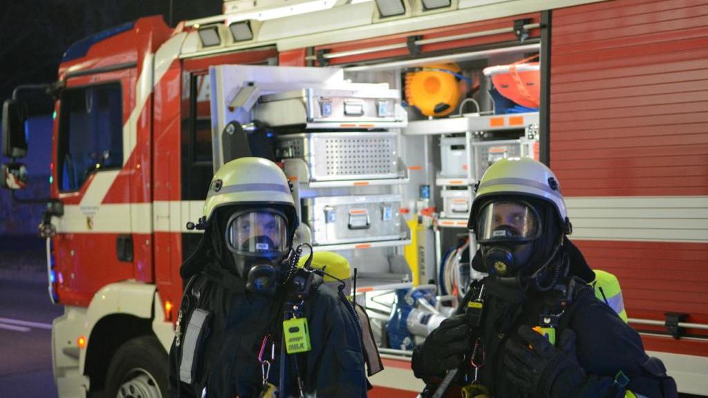 Die Feuerwehr rückte vorsichtshalber mit einem größeren Aufgebot an. (Symbolbild)