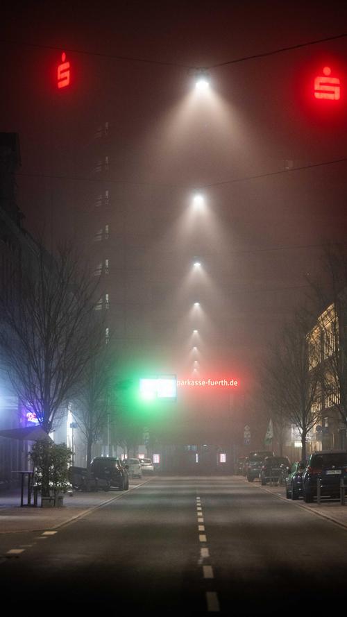 Schaurig-schön: Nebel wabert durch Fürth