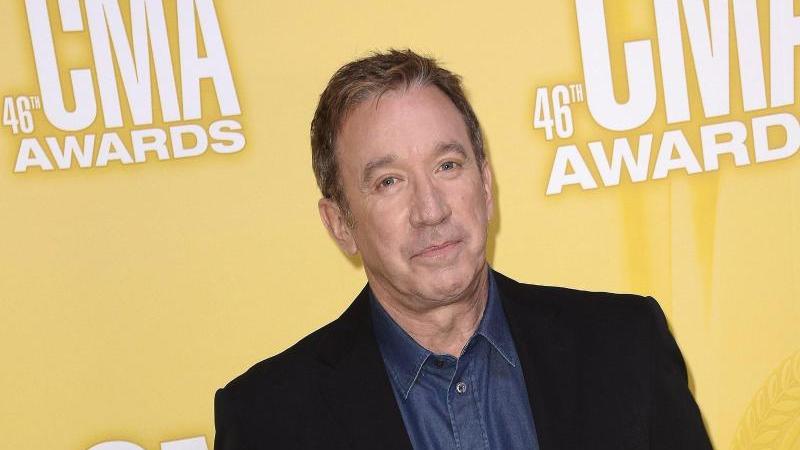 Bald mit Rauschebart und rotem Kostüm: Tim Allen steht wieder als Weihnachtsmann vor der Kamera. Bald mit Rauschebart und rotem Kostüm: Tim Allen steht wieder als Weihnachtsmann vor der Kamera.