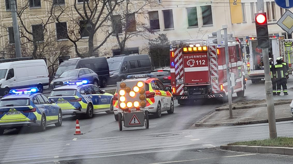 Unfall am Rathenauplatz: Verkehr staute sich in Nürnberg