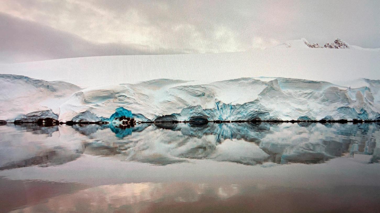 Auf dem Weg von der Antarktis in Richtung der Drake Passage zeigt sich atemberaubende Natur.