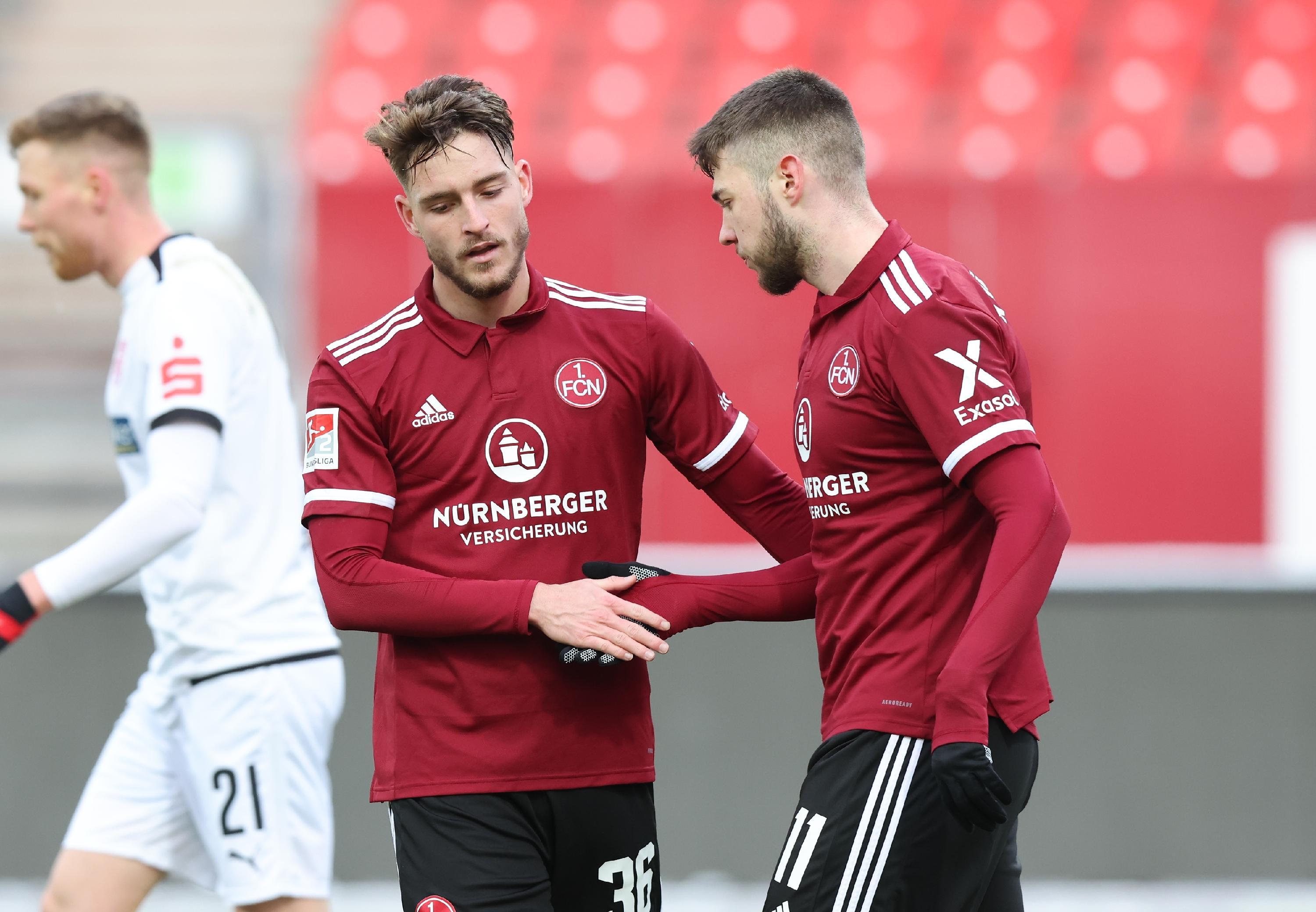 <p>Hatte das 2:2 auf dem Fuß, schoss sich aber selbst an. Mehr muss man zu einem unglücklichen Auftritt nach der Pause eigentlich gar nicht wissen. <strong>Note: 5,0</strong></p>
