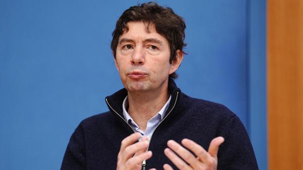 Drosten sieht in Omikron-Variante eine Chance