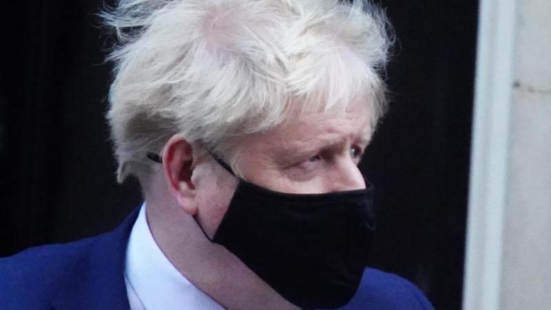 Boris Johnson könnte schon bald auf Rücktrittsforderungen mit einem Rundumschlag in seinem Regierungssitz reagieren. 