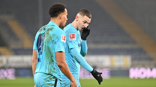Der Kapitän wollte den Sieg unbedingt und gab in jeder Sekunde alles. Agierte dabei aber oft zu eigensinnig und rannte sich mehrmals in einem Knäuel aus Bielefeldern fest statt den Ball zu den besser postierten Kollegen abzuspielen.