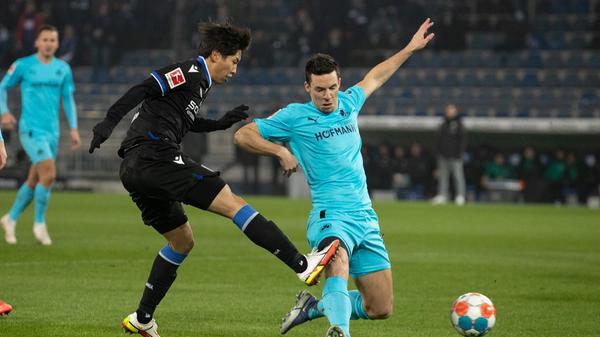 Orientierte sich beim 0:1 an Bryan Lasme und konnte Luca Itter deshalb nicht mehr helfen, das Gegentor zu verhindern. Auch danach nicht ganz so sicher wie gewohnt, gewann laut Kicker-Statistik nur 20 Prozent der wenigen Zweikämpfe, die er führen musste. Fing aber auch drei Bälle ab und klärte vier. Gibt gemeinsam mit Griesbeck weiterhin ein solides Innenverteidiger-Duo ab.
