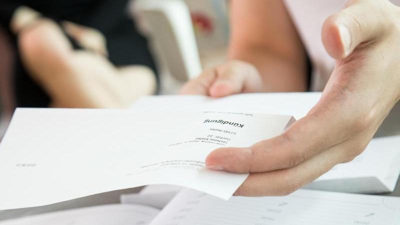 In den ersten sechs Monaten eines Arbeitsverhältnisses brauchen Arbeitgeber keinen Grund für eine ordentliche Kündigung. In den ersten sechs Monaten eines Arbeitsverhältnisses brauchen Arbeitgeber keinen Grund für eine ordentliche Kündigung.