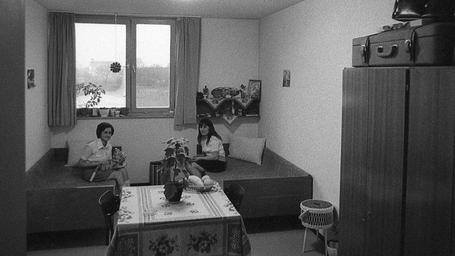 18. Januar 1972: Ehemänner von den Frauen durch Gitterstäbe getrennt