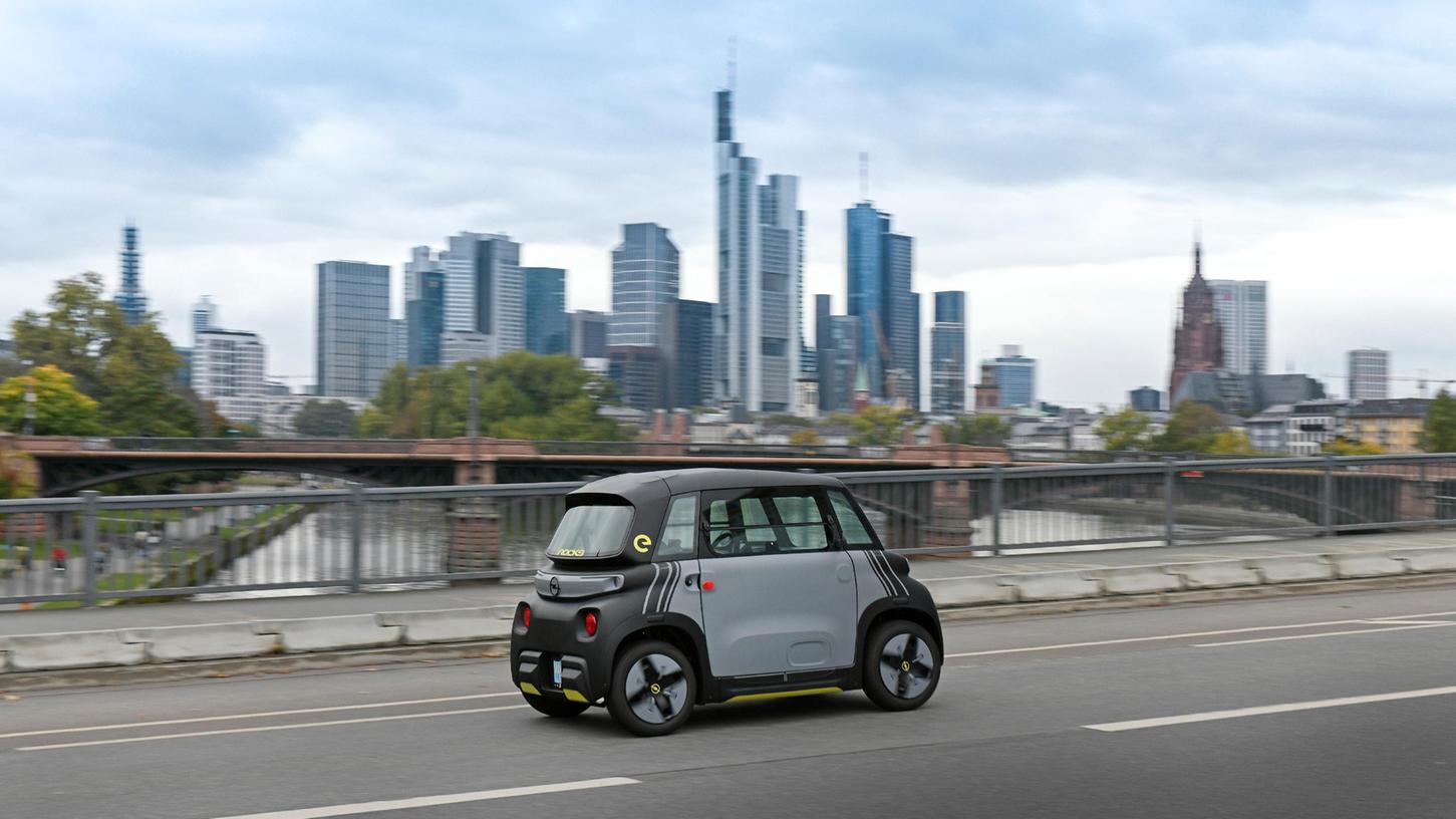 Urbane Mobilität? Vor allem im städtischen Bereich - oder allgemeiner - im Nahverkehr könnten Minimobile wie der Opel Rocks-e ihre Vorteile ausspielen.