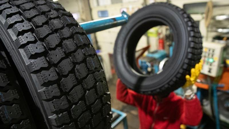 Netzwerk wirbt für runderneuerte Reifen