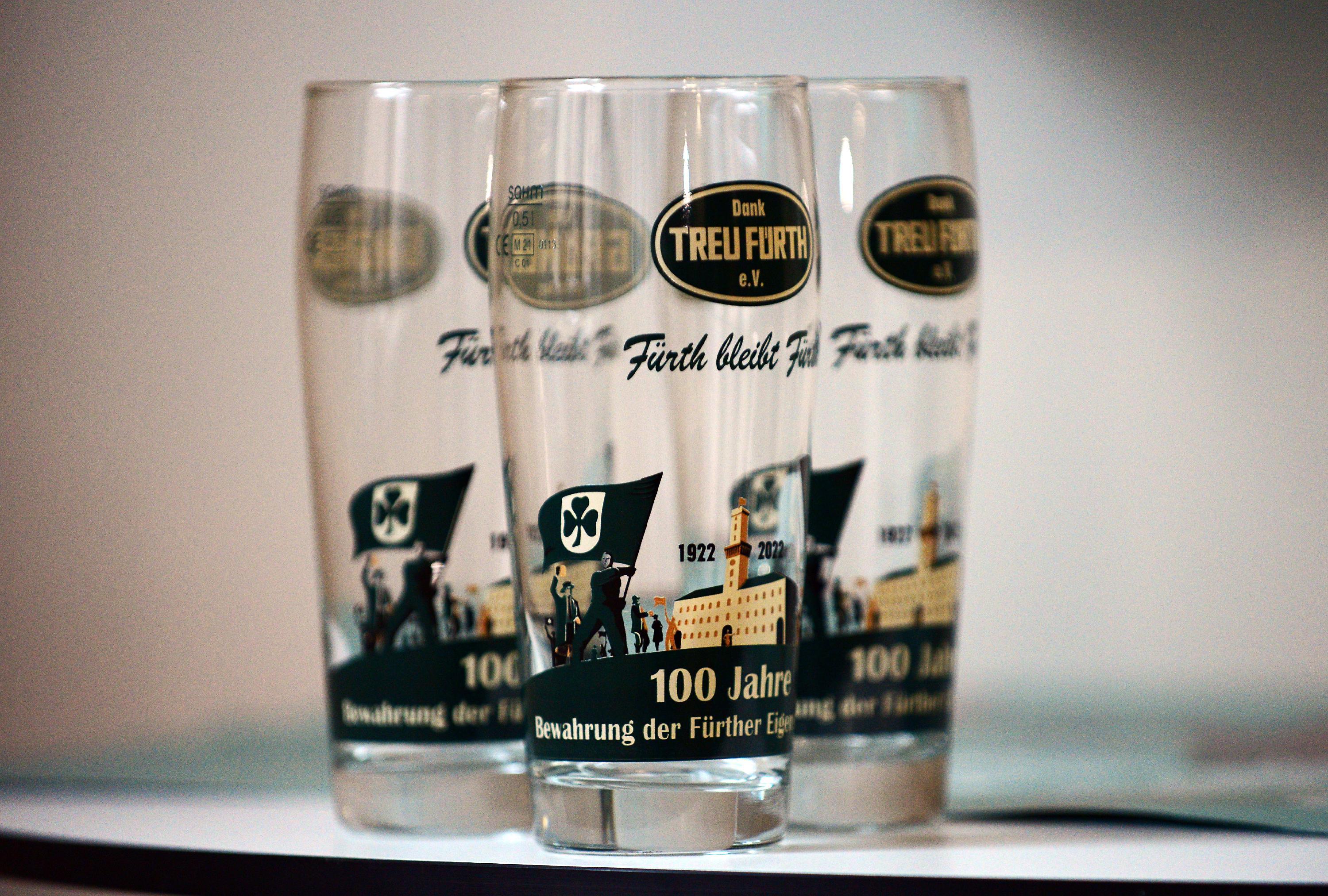 Die Tucher Brauerei hat eigens ein Festmärzen gebraut und ein Glas zu den Feierlichkeiten hergestellt.