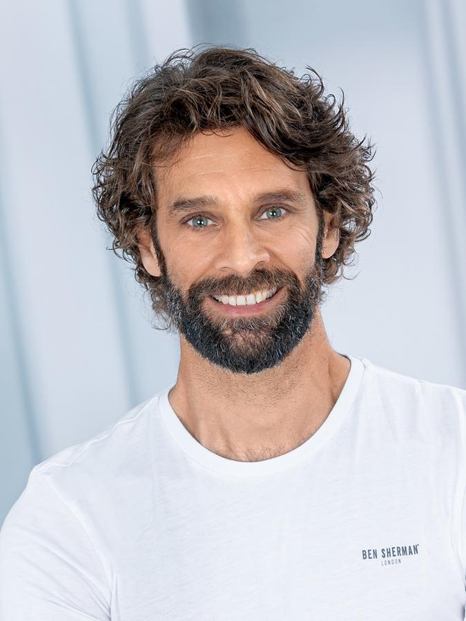 Axel Dörrfuß (50), geboren in Nürnberg, ist Diplom-Sportwissenschaftler und Trainer für Neuro-Athletik. Der Vater zweier Kinder betreibt in seinem Wohnort Zirndorf mit seiner Lebensgefährtin, Ex-Handball-Profi Kathrin Blacha, das Axel Dörrfuß (50), geboren in Nürnberg, ist Diplom-Sportwissenschaftler und Trainer für Neuro-Athletik. Der Vater zweier Kinder betreibt in seinem Wohnort Zirndorf mit seiner Lebensgefährtin, Ex-Handball-Profi Kathrin Blacha, das
