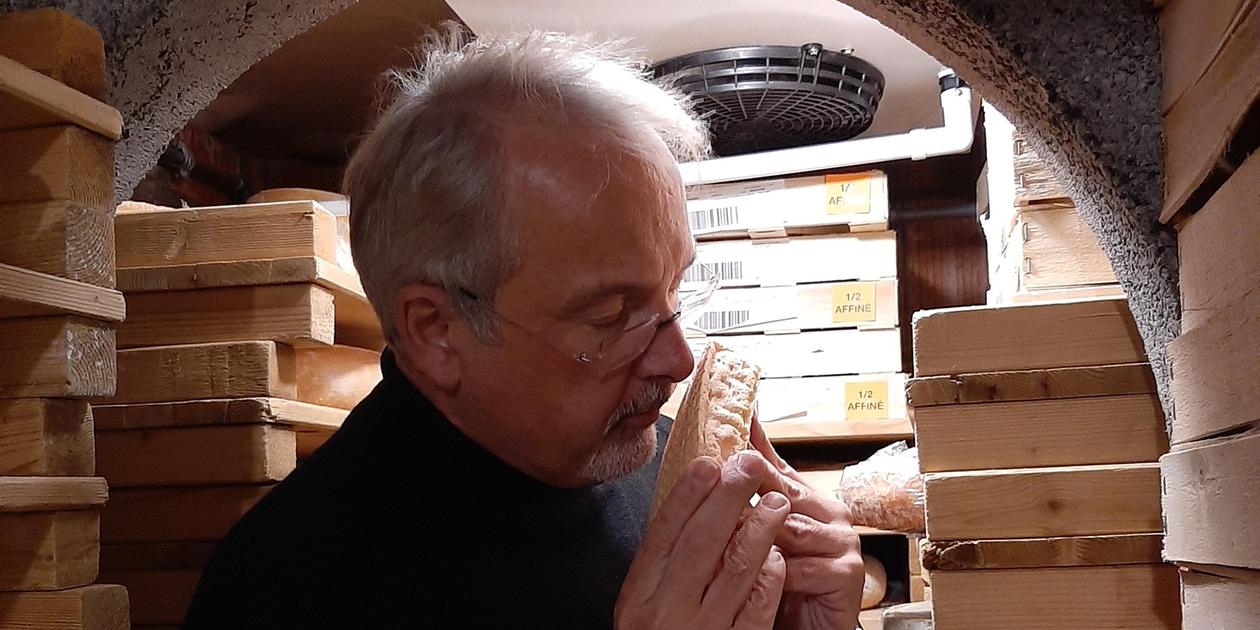 Mit Laib und Seele Volker Waltmann veredelt 260 Käsesorten