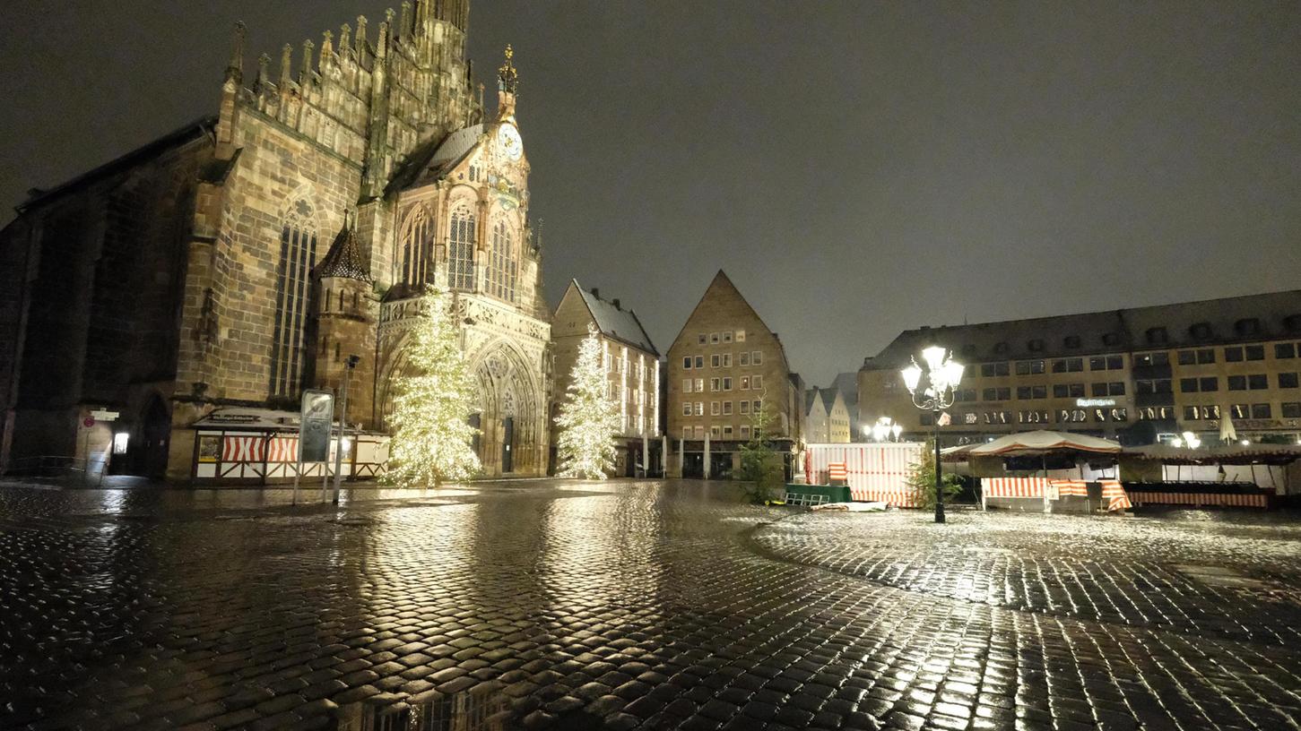 Während der Lockdowns im vergangenen Jahr waren die Plätze in der Nürnberger Innenstadt wie ausgestorben. Das wird sich wohl trotz hoher Infektionszahlen nicht wiederholen. 