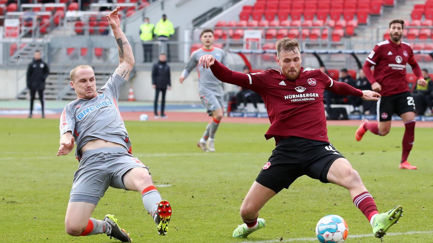 Asger Sörensen (re.) wird auch in der kommenden Saison für den Club verteidigen.