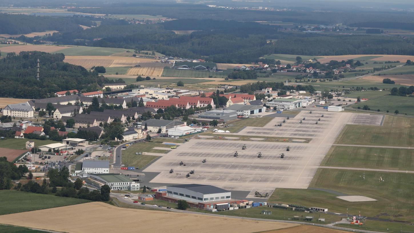 Das Flugfeld der US-Kaserne in Katterbach. Rechts unten ist einer der ehemaligen Feuerlöschübungsplätze zu erkennen.