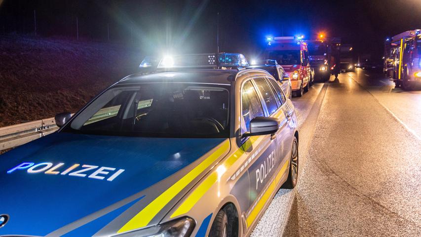 Sprinter rast in Sattelzug: Tödlicher Unfall auf A3 bei Altdorf