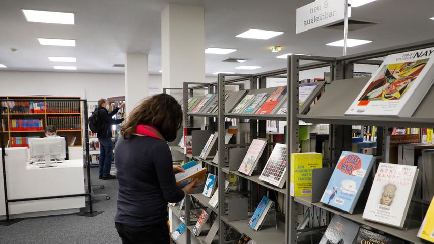 Ob auch in Nürnberg Zentrum die Bibliothek bald länger offen haben wird? Noch sind keine Pläne bekannt.