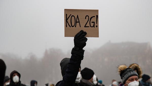 Impfgegner Protest in München Am 15.1.2022 versammelten sich in München hunderte auf der Theresienwiese, um gegen alle