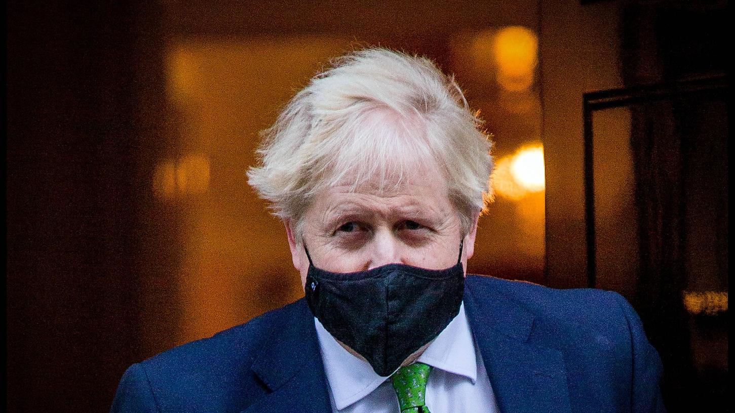 Der britische Premier Boris Johnson steht unter Druck und reagiert mit weitreichenden Lockerungen. 
