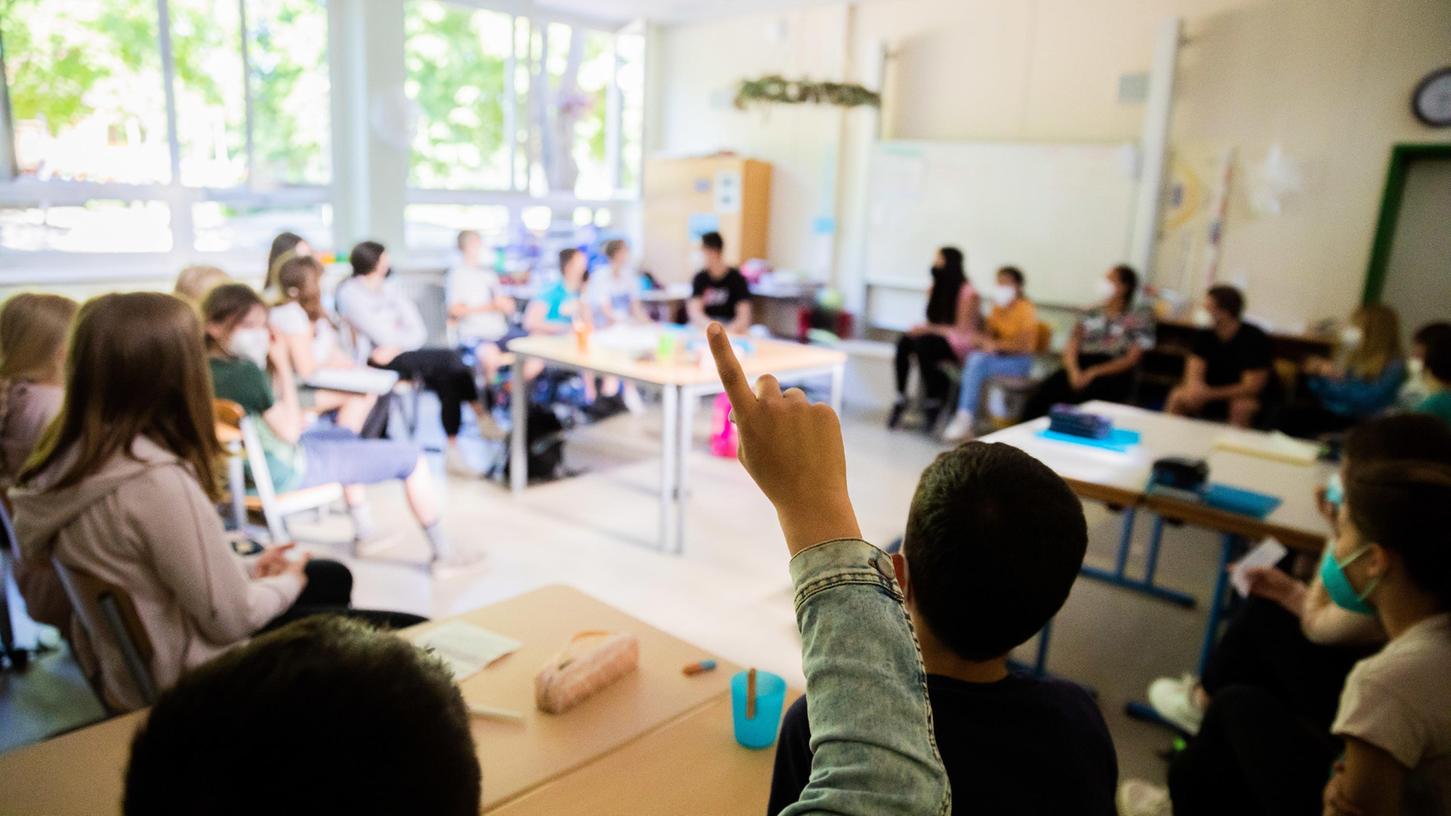 An Bayerischen Schulen gilt eine Testpflicht für Schüler und Lehrer. Ein Lehrer aus Kelheim fühlte sich dadurch in seinen Grundrechten beschränkt und zog vor Gericht.