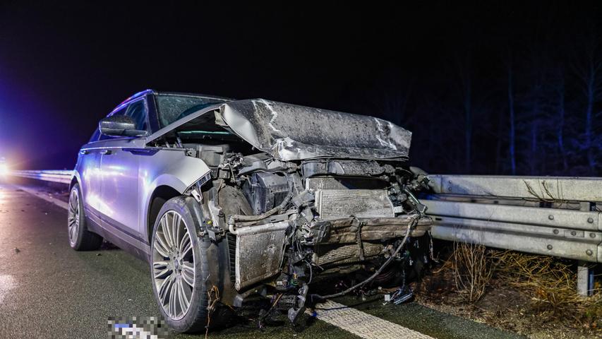 Der 37-Jährige Fahrer des SUV aus dem Nürnberger Land war nach eigenen Angaben mit ca. 180 km/h unterwegs und konnte nicht mehr verhindern, dass er mit voller Wucht in das Heck des Erlangers prallte.
