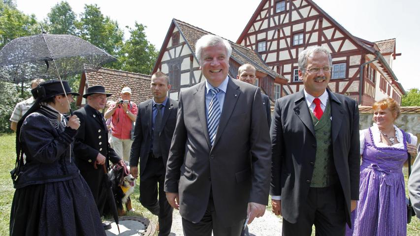 2009 war der Tag der Franken schon einmal in Bad Windsheim, im Fränkischen Freilandmuseum, wo auch der damalige Ministerpräsident Horst Seehofer und Ex-Bezirkstagspräsident Richard Bartsch dabei waren.