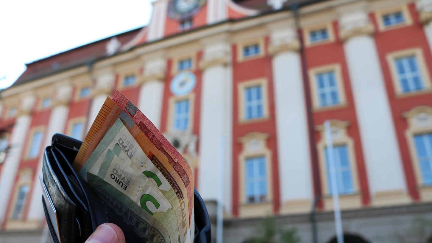 Im Rathaus der Kurstadt Bad Windsheim kümmert sich künftig ein Duo um die Amtsleitung der Kämmerei.