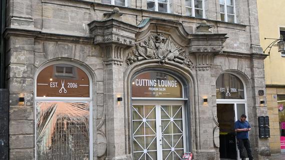 Die Cutting Lounge gibt es seit 2006 in Forchheim. Vom Marktplatz zieht sie nun in die Hauptstraße 13. Im Außenbereich soll ein Instagram-Selfie-Point mit farbenfrohem Motiv entstehen, der zum Bildermachen einlädt.