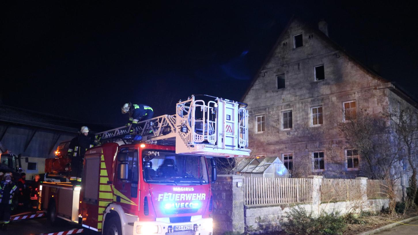 Die Feuerwehr aus Bad Windsheim rückte mit ihrer Drehleiter an.