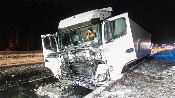 Schneechaos auf der A9: Glatteis und Schnee sorgen für mehrere Lkw-Unfälle in Oberfranken