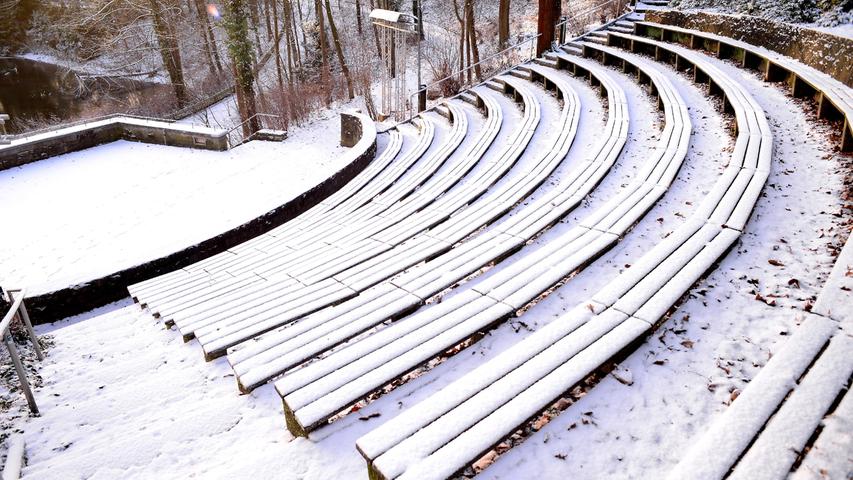 Impressionen: Schnee verzaubert den Fürther Stadtpark