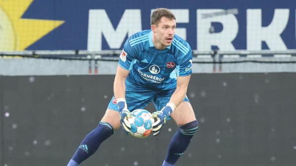 <p>Wieder ein verlässlicher Rückhalt. Verhinderte mit einer starken Parade im Eins-gegen-Eins das 1:1 durch Narey, auch kurz vor der Pause bei einem Distanzversuch von Bozenik auf dem Posten. Ein paar kleine Unsicherheiten beim Herauslaufen. <strong>Note 2</strong></p>