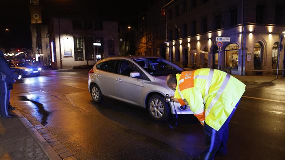 Fußgänger in Fürth von Autofahrer erfasst und schwer verletzt