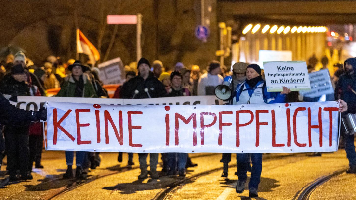 Demonstranten gegen die aktuelle Corona-Polik in Nürnberg im Januar 2022.
Demonstranten gegen die aktuelle Corona-Polik in Nürnberg im Januar 2022.