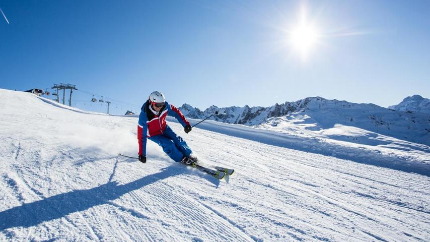 Breite und sonnige Abfahrten, wenig Trubel: Am Hochzeiger fährt man sehr entspannt Ski.