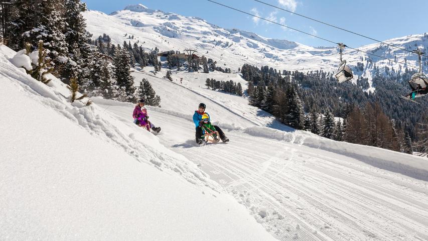 Im Skigebiet Hochzeiger im Pitztal kann man auch Rodeln und Winterwandern.