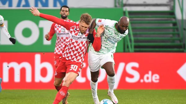 Musste zuletzt zweimal auf die Bank, hatte sich in dieser Woche aber im Training gegen seinen stark verbesserten Herausforderer Luca Itter durchgesetzt. Warum, zeigte er auch auf dem Platz. Bis zu seiner Auswechslung defensiv sicher und offensiv immer wieder gefährlich - die Pause hat ihm offenbar gut getan.