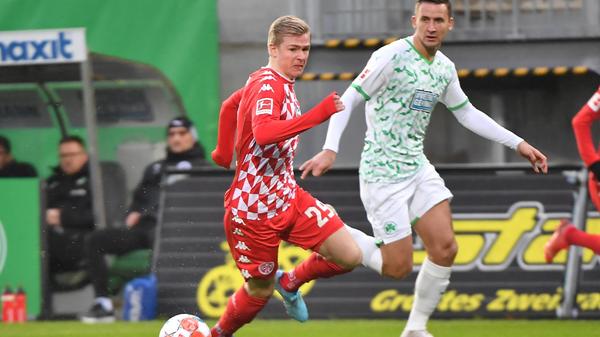 Der Paul Seguin des Jahres 2022 kommt immer besser in der Bundesliga zurecht. Bereitete nach dem 2:1 in Bielefeld auch gegen Mainz ein Tor vor und darf sich zudem den Pre-Assist (Pass auf Dudziak) gutschreiben. In den direkten Duellen außerdem bissig wie gewohnt und damit einer der Garanten für eine konzentrierte Defensivleistung.