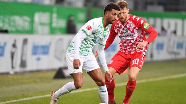 Im Dreier-Mittelfeld wieder mit einem guten Spiel. War sehr ballsicher und vorwärtsgewandt, aber auch hart in den Zweikämpfen. Gewann zudem vier seiner fünf Dribblings und wurde bei seiner Auswechslung zurecht mit viel Applaus bedacht.