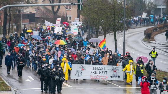 Proteste gegen Corona-Maßnahmen: 2500 Menschen gingen in Ansbach auf die Straße
