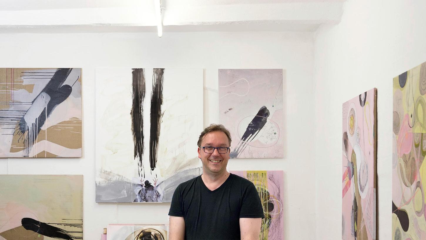 Der in Nürnberg lebende Achim Weinberg nutzt viele Materialien. Er wurde von der Jury des Forums Kultur im Januar 2022 zum Künstler der Metropolregion Nürnberg gewählt.  