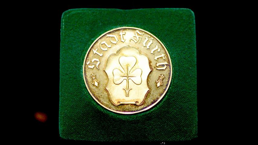 Die Goldene Bürgermedaille, verliehen 1958