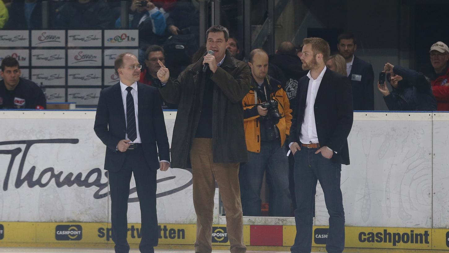 Ein Ministerpräsident für alle bayerischen Sportvereine? Einen Fingerzeig auch in Richtung Ice Tigers sendete Markus Söder jedenfalls nicht nur auf diesem Bild aus dem Februar 2014. Ein Ministerpräsident für alle bayerischen Sportvereine? Einen Fingerzeig auch in Richtung Ice Tigers sendete Markus Söder jedenfalls nicht nur auf diesem Bild aus dem Februar 2014.