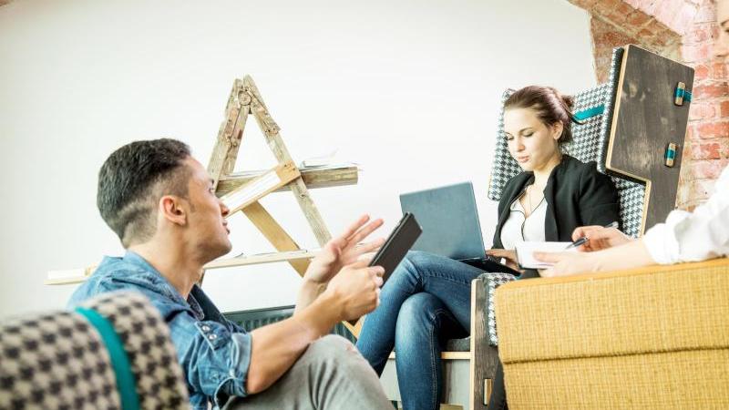 Wer zum ehemaligen Arbeitgeber zurückkehrt, sollte den Schritt auch gegenüber dem alten neuen Team erklären. Wer zum ehemaligen Arbeitgeber zurückkehrt, sollte den Schritt auch gegenüber dem alten neuen Team erklären.