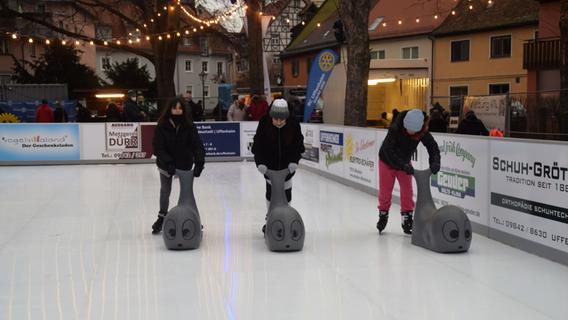 Eisbahn mitten in der Stadt: Kostenlos Schlittschuhlaufen