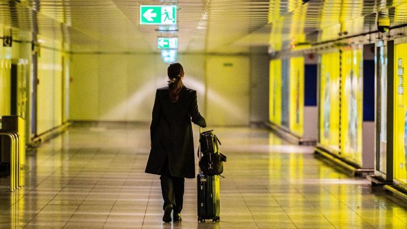 Größere Unternehmen in Deutschland rechnen bei Geschäftsreisen auch auf längere Sicht nicht mit einer Rückkehr zum früheren Reiseaufkommen. Größere Unternehmen in Deutschland rechnen bei Geschäftsreisen auch auf längere Sicht nicht mit einer Rückkehr zum früheren Reiseaufkommen.