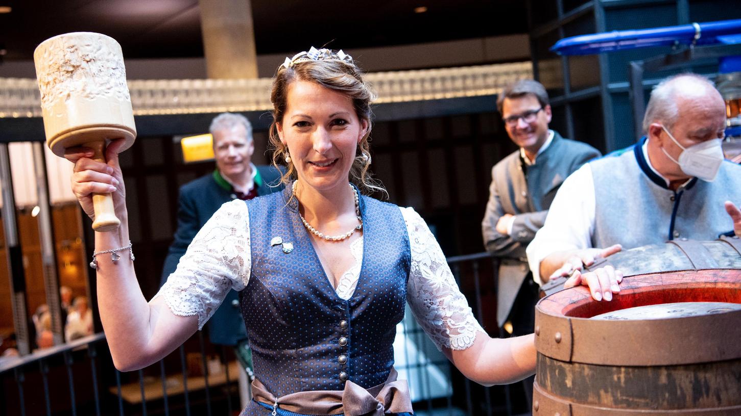 Sarah Jäger, vorherige bayerische Bierkönigin, bleibt nun bis 2023 im Amt.
Sarah Jäger, vorherige bayerische Bierkönigin, bleibt nun bis 2023 im Amt.